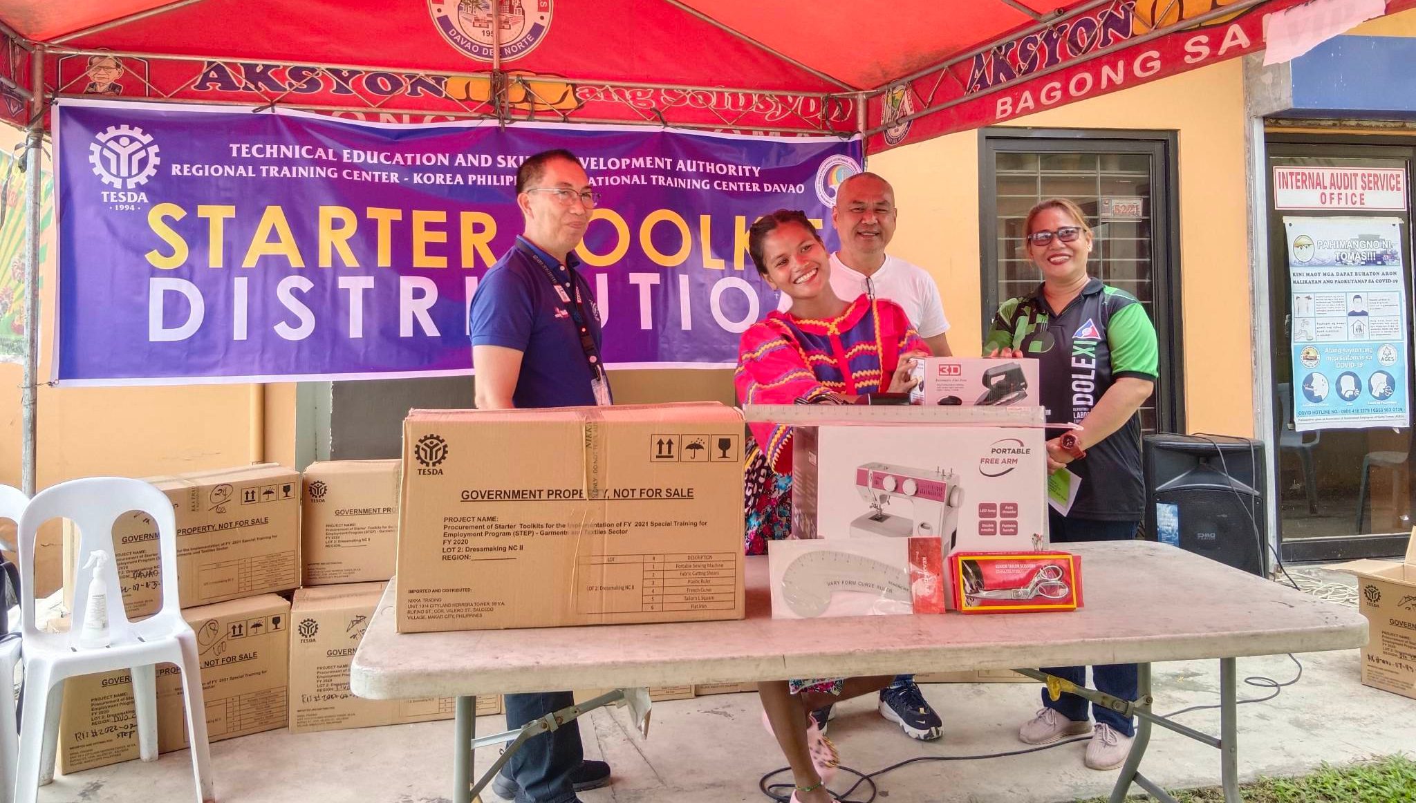 rtc-kpvtc-davao-equips-trainees-in-sto-tomas-with-starter-toolkits-for
